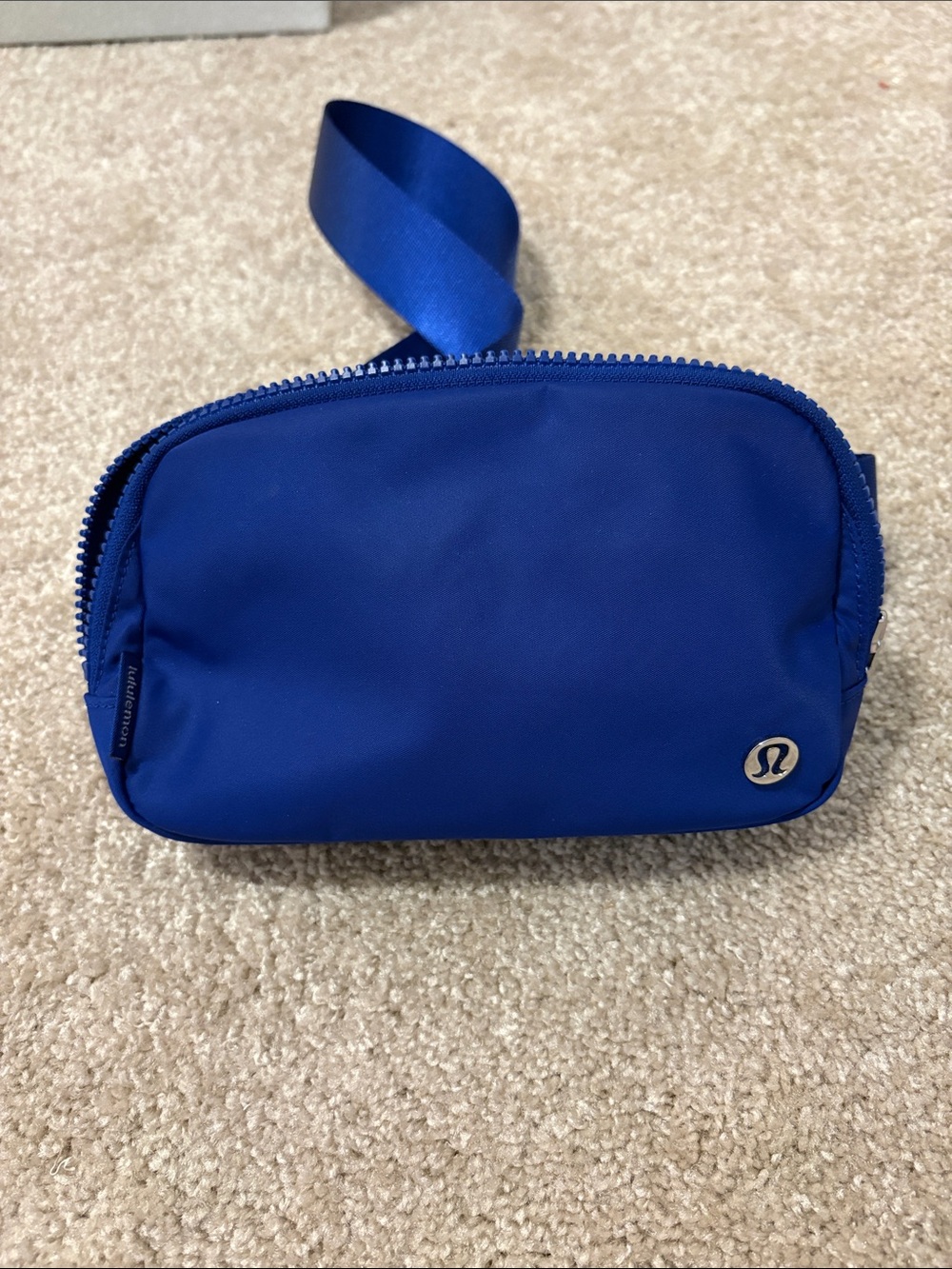 Lululemon Everywhere belt bag